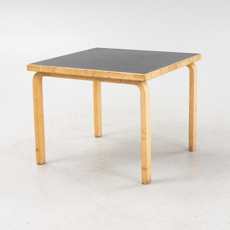 Alvar Aalto, bord, modell 816,  samt 3 st stolar, modell 65, Artek, 1900-talets mitt.