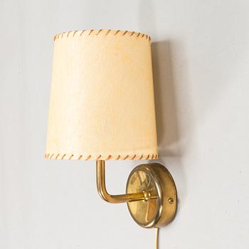 Paavo Tynell, a mid-20th century '9448' wall light for Taito.