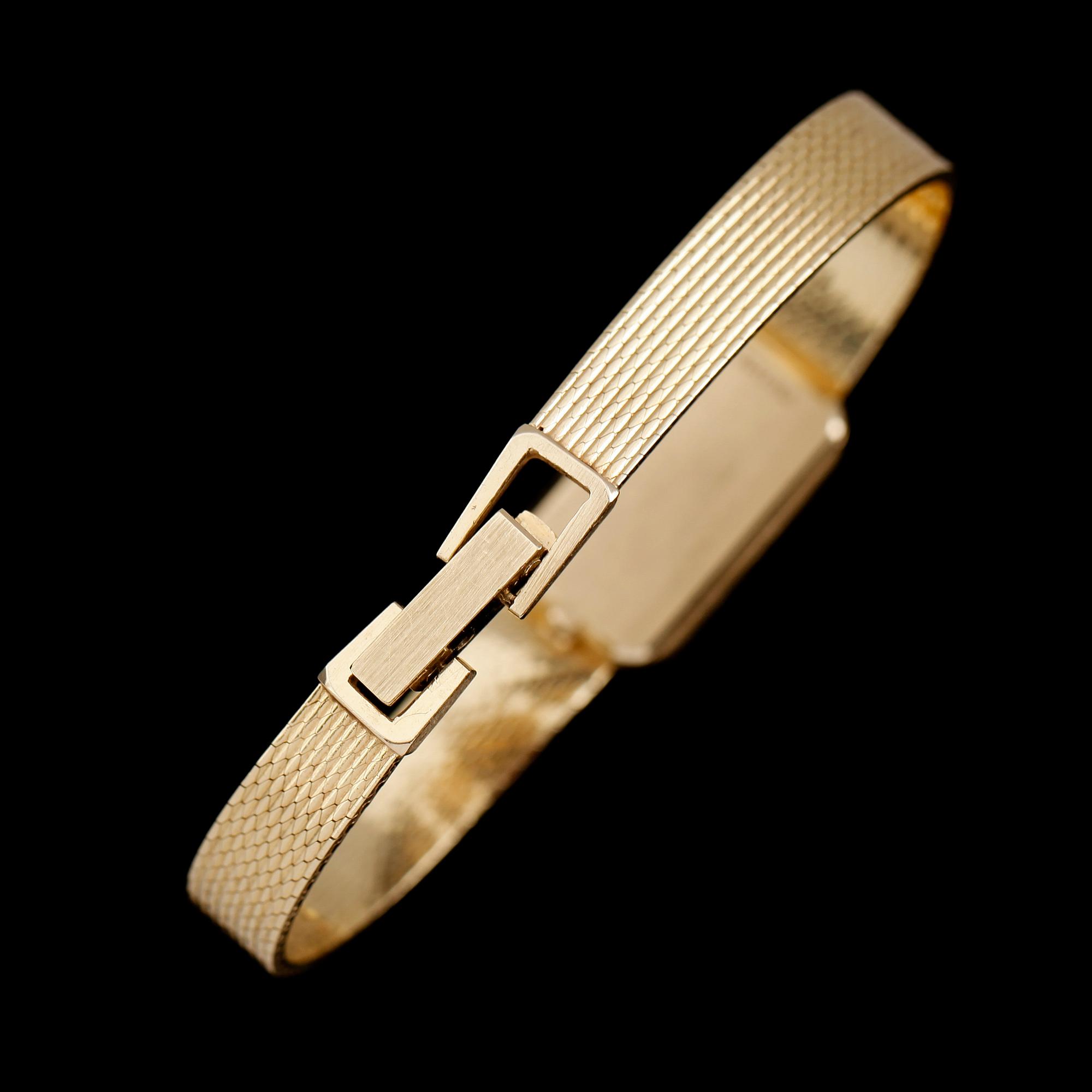 DAMARMBANDSUR, Cyma, 14 k guld, briljantslipade diamanter. Vikt ca 20 g.