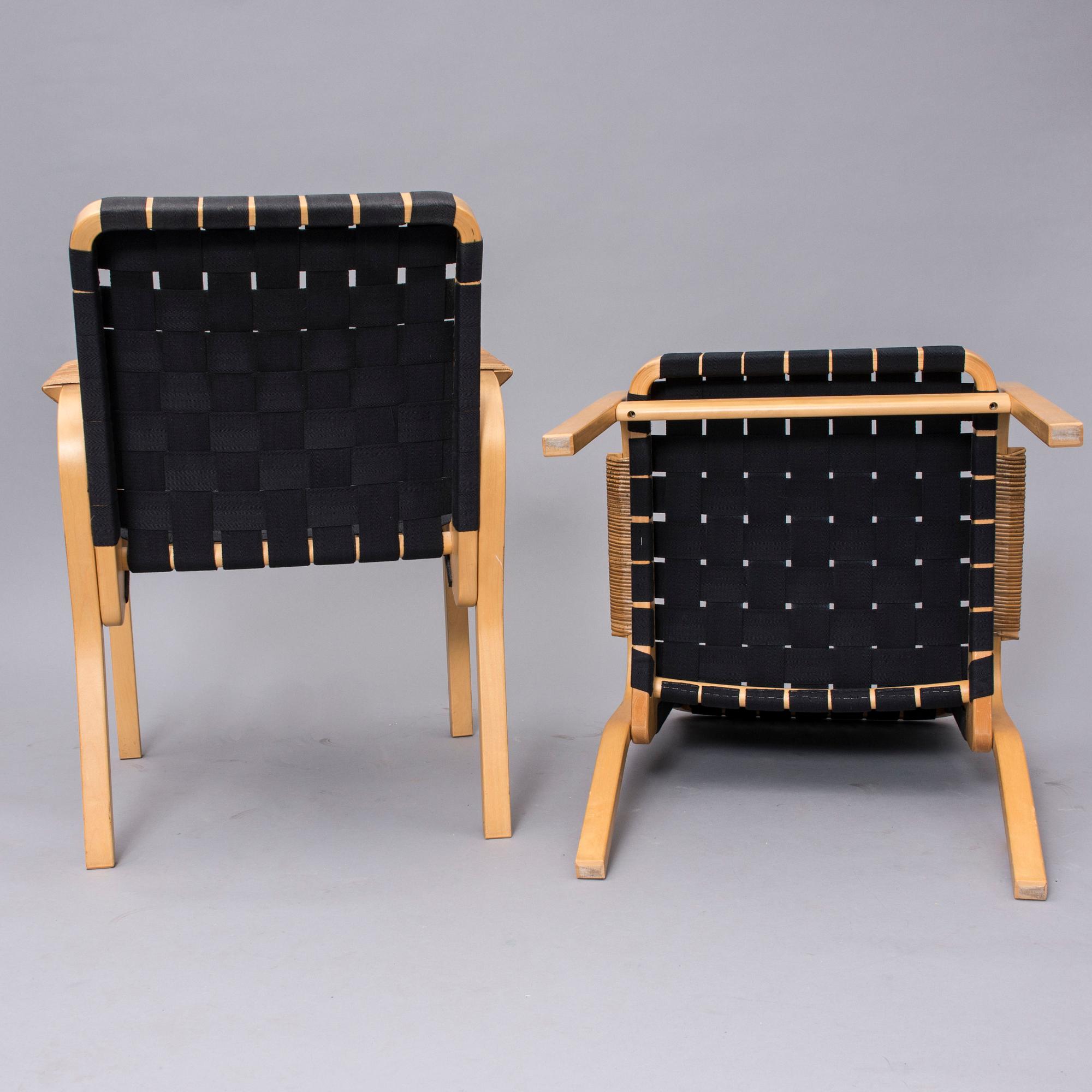 KARMSTOLAR, ETT PAR, modell 45, Alvar Aalto, Artek. Modellen formgiven 1947.