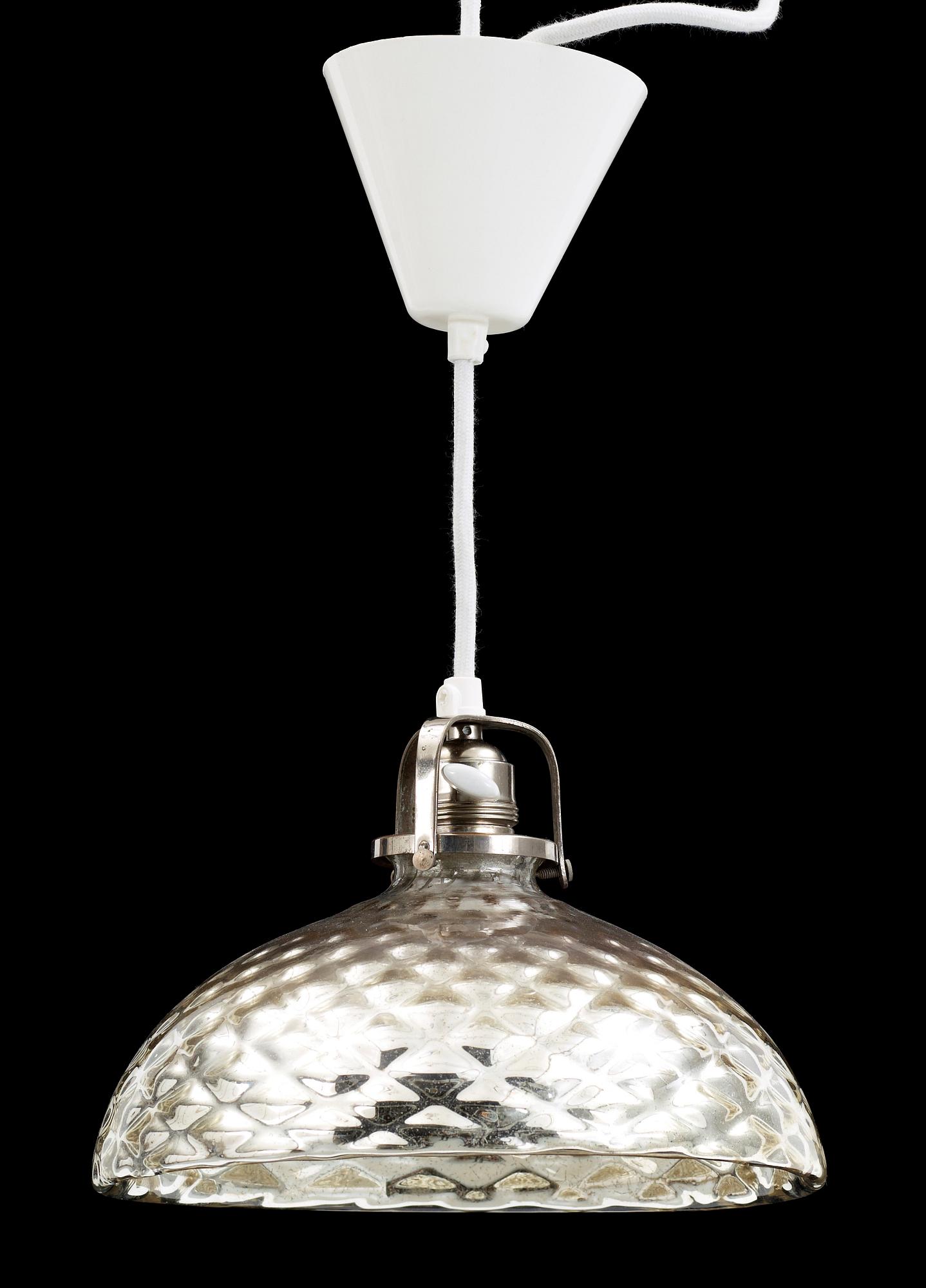 TAKLAMPA, glas, s.k fattigmanssilver, 1900-talets början. Höjd 17 exkl sladd.
