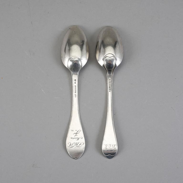 SKEDAR 2 st, silver. Peter Pihl, Västervik 1800 och Johan Samuel Gottfrid Lange, Växjö, verksam 1798-1820. Vikt 134 g.