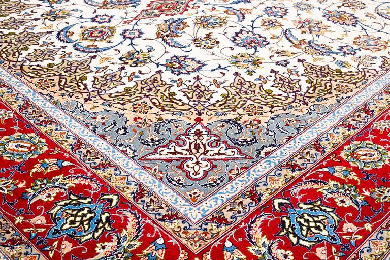 Matto, old Esfahan, ca 310 x 204 cm.