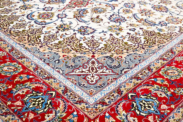 A carpet, old Esfahan, ca 310 x 204 cm.