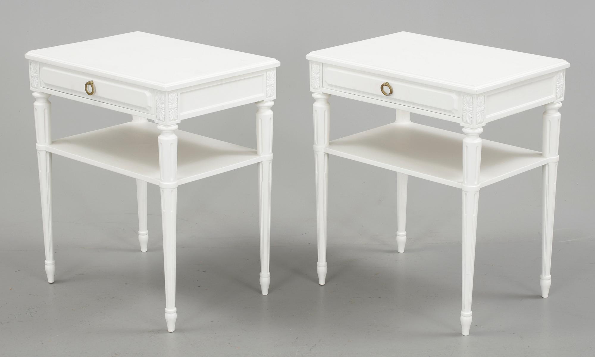 SÄNGBORD, ett par, gustaviansk stil, omkr 1900-talets mitt.