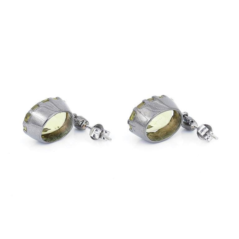 ÖRHÄNGEN, silver med ovalslipade gula topas tot ca 21,94 ct och rosenslipade diamanter. Vikt ca 8,32 g.