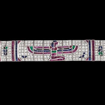 1164. ARMBAND, carréslipade rubiner, safirer, smaragder samt briljantslipade diamanter, tot. ca 5 ct, egyptiskt motiv.