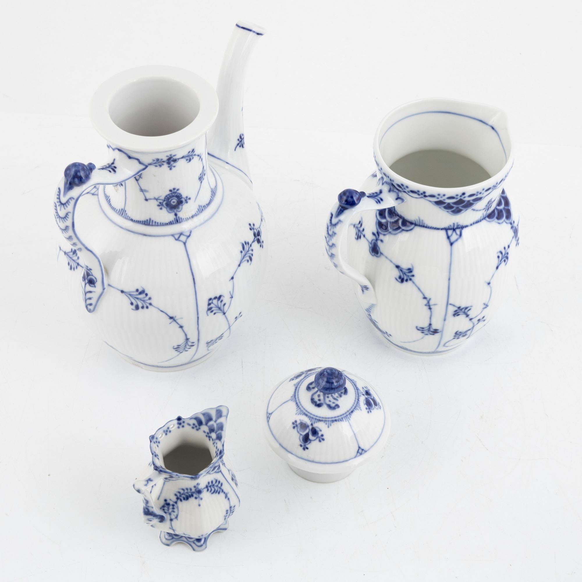 Coffee service, porcelain, 39 pieces, "Musselmalet", Royal Copenhagen, Denmark.