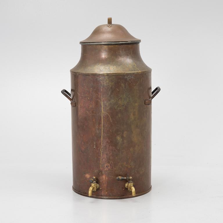 A copper water tank with cover, around 1900.