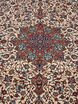 MATTO, a carpet, Old Esfahan, part silk, ca 327 x 209 cm.