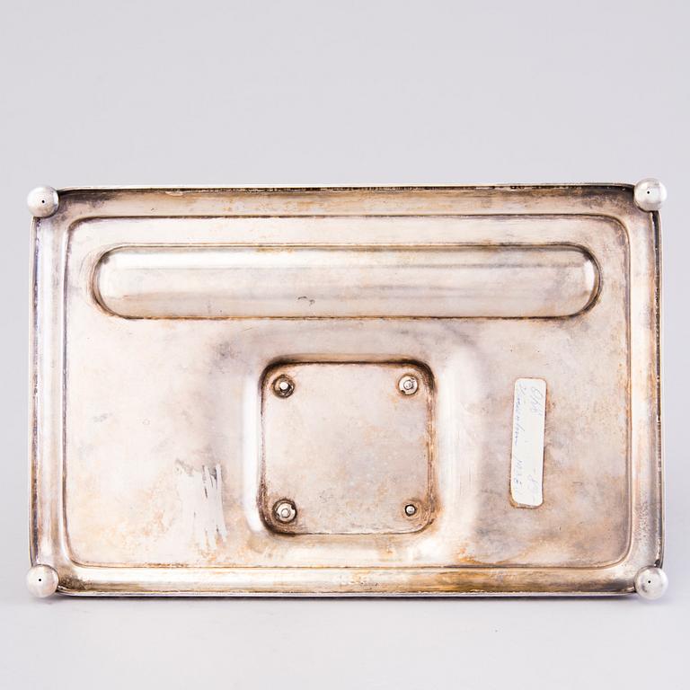 A silver ink stand and a silver pen, Kultakeskus, Hämeenlinna 1936 and Suomen Kultaseppä oy, Turku 1923.