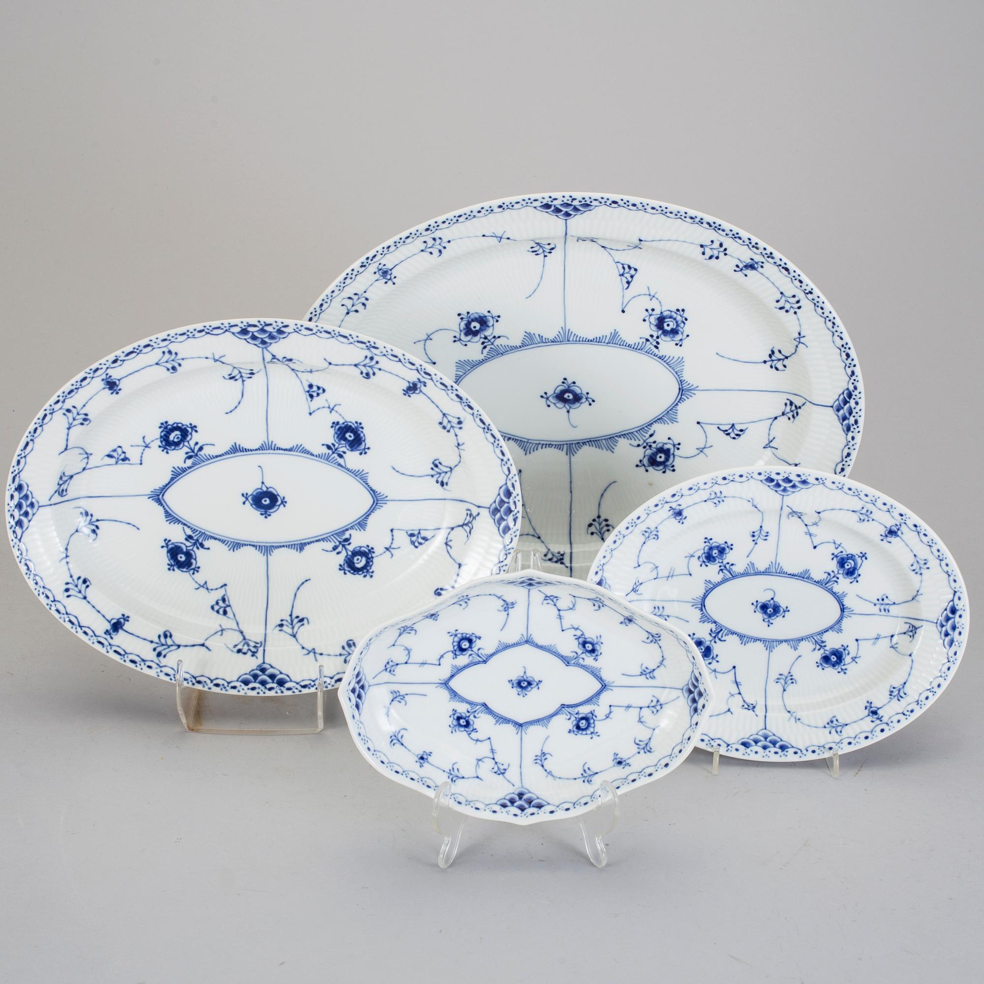 SERVIS, 129 delar, porslin, Musselmalet, Royal Copenhagen.