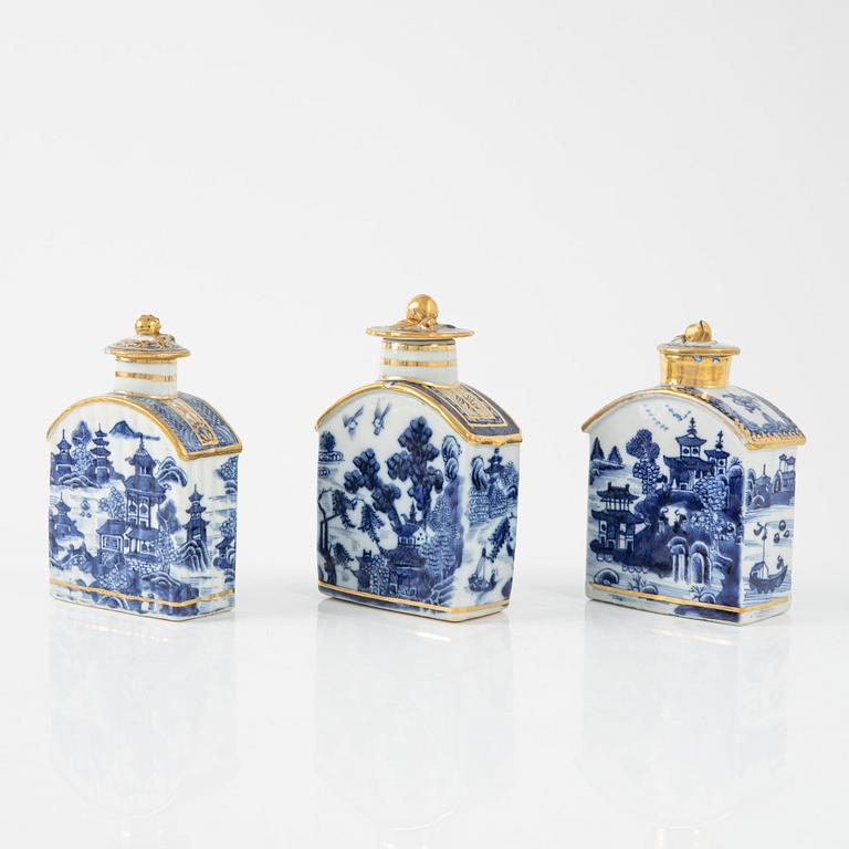 A group of three Chinese tea caddys, Qing dynasty, Qianlong (1736-95).