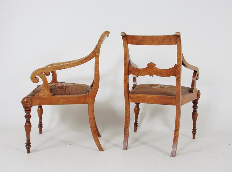 KARMSTOLAR, ett par, senempire, 1800-talets mitt.