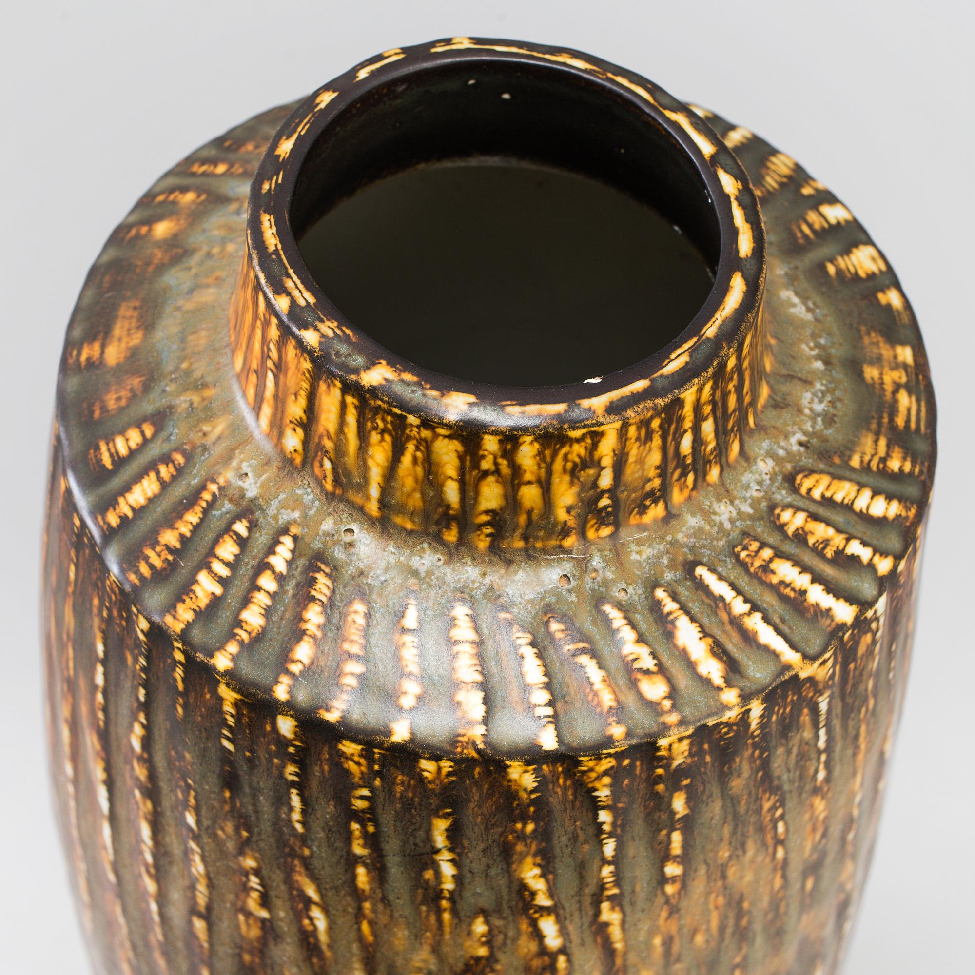 GUNNAR NYLUND, golvvas, stengods, "Rubus", Rörstrand.