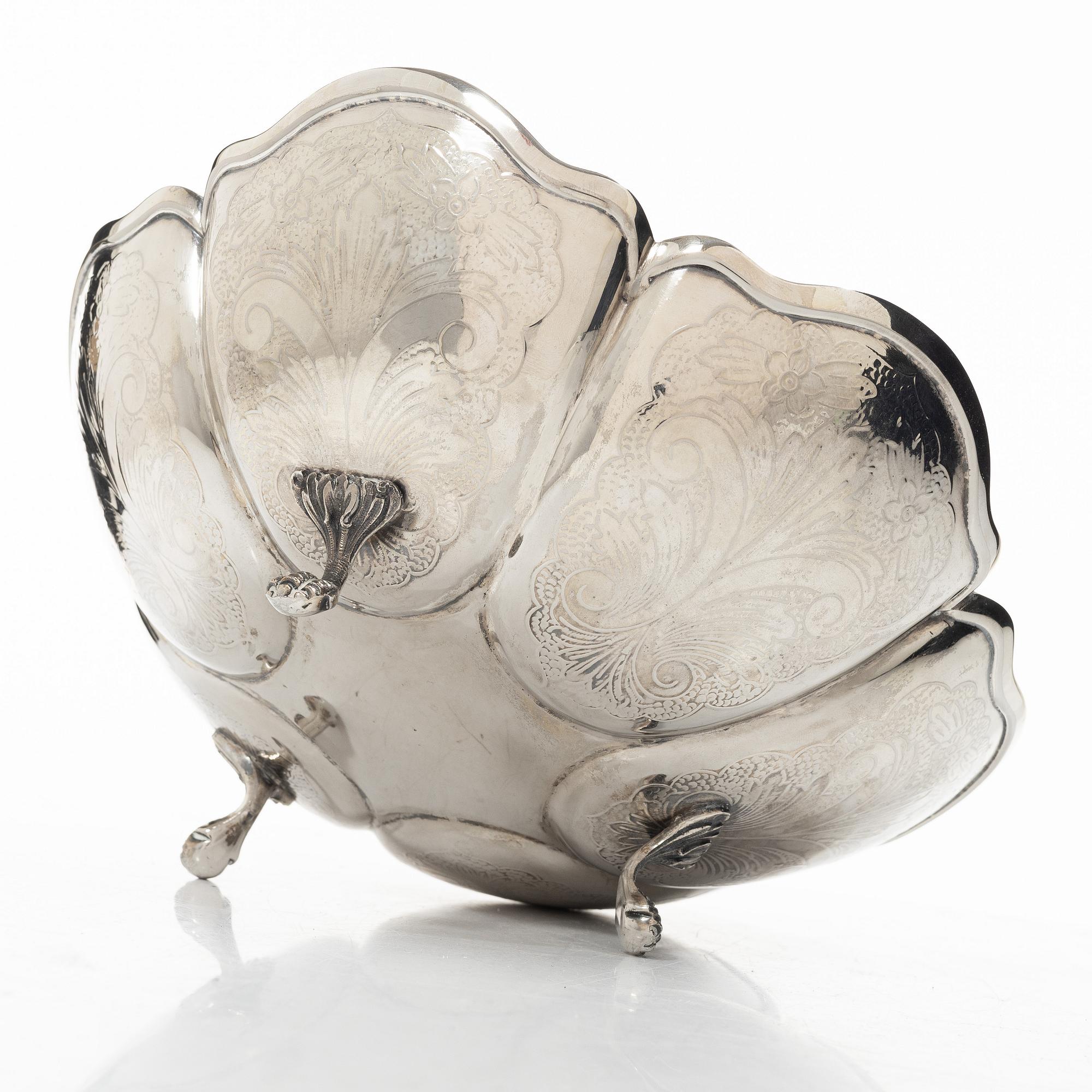 Bowl on feet, silver, 20th century.