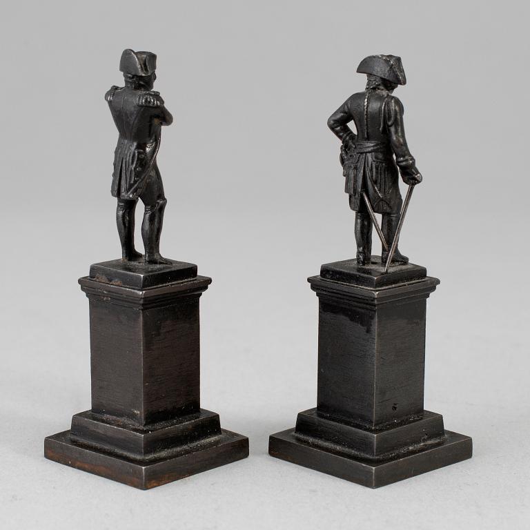 FIGURER, två stycken, gjutjärn, Empire, 1800-talets första hälft.