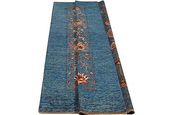 A carpet, Ziegler Ariana, c. 300 x 202 cm.