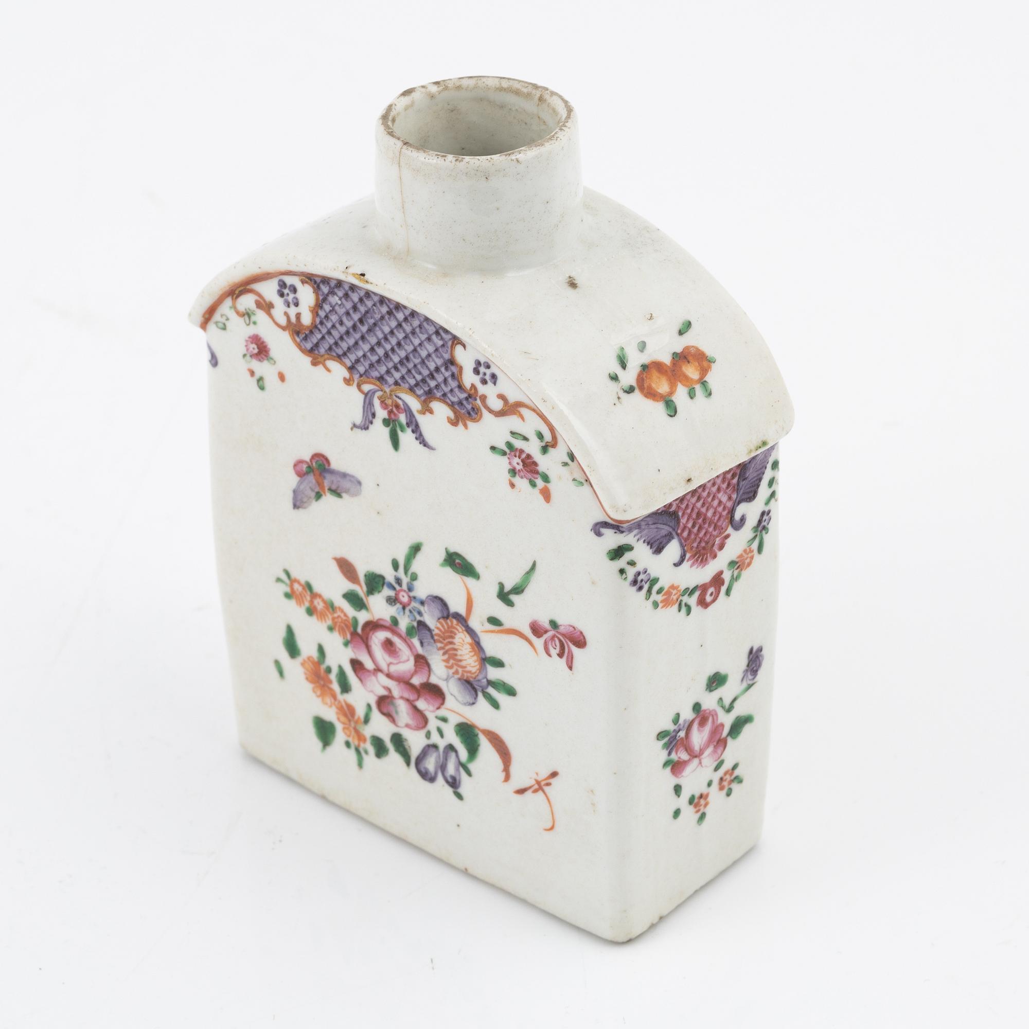 A famille rose tea caddy, Qing dynasty, Qianlong (1736-95).