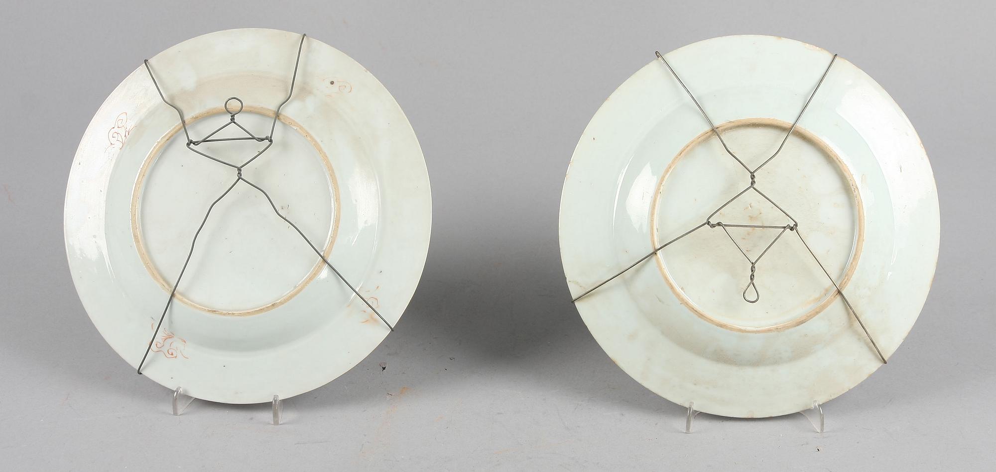 TALLRIKAR, 2 st, porslin, Kina, 1700-tal.