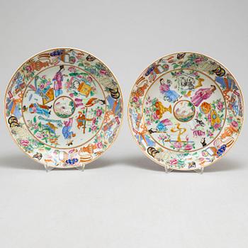 A pair of famille rose dishes, Canton, Qing dynasty, late 19th century.