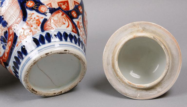 JAPANSKT PORSLIN, 4 delar, Imari, sekelskiftet 1800/1900.