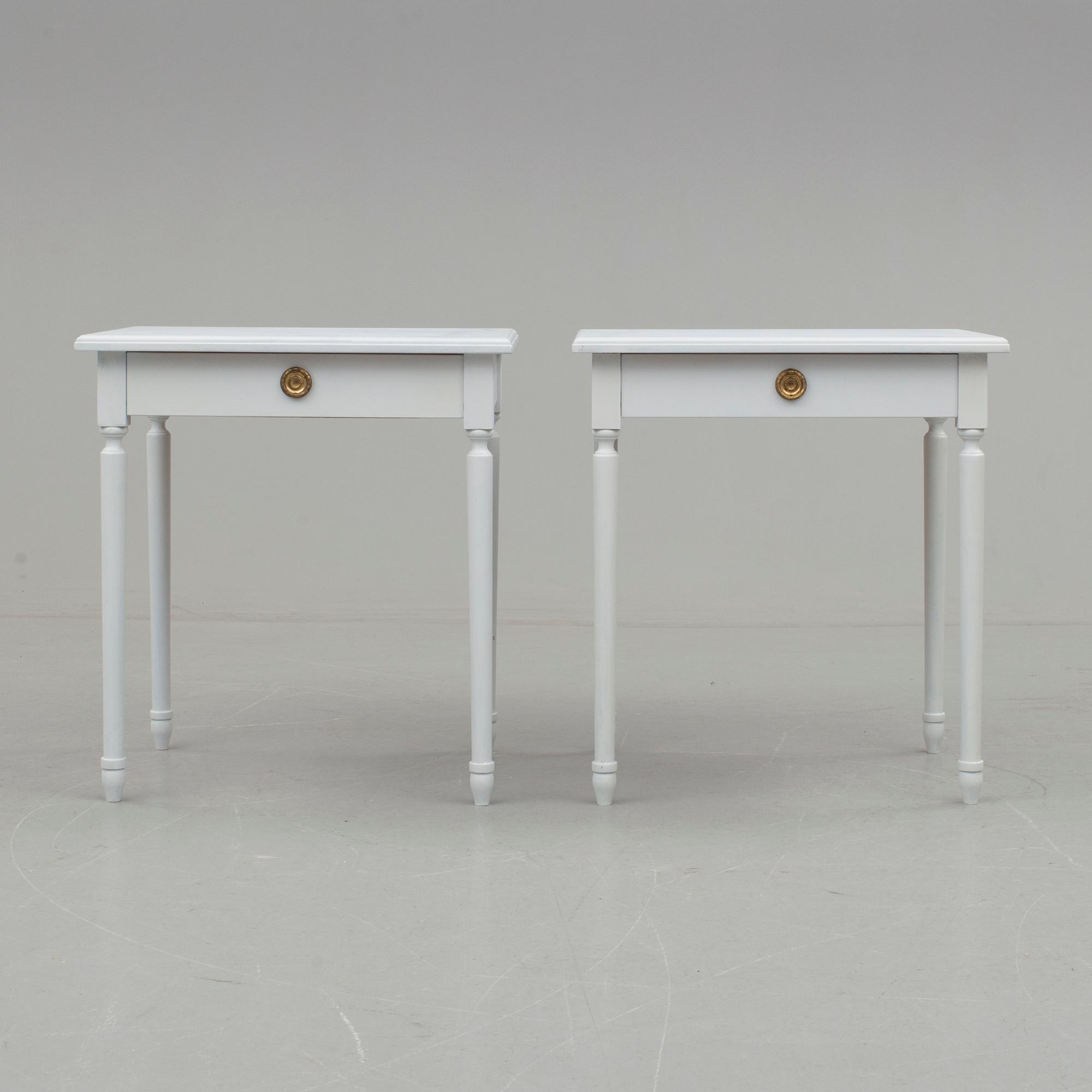 SÄNGBORD, ett par. 1900-talets mitt.