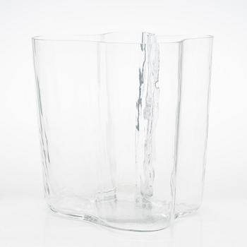 Alvar Aalto,  probably a 1960s '3031' vase for Iittala, unsigned.