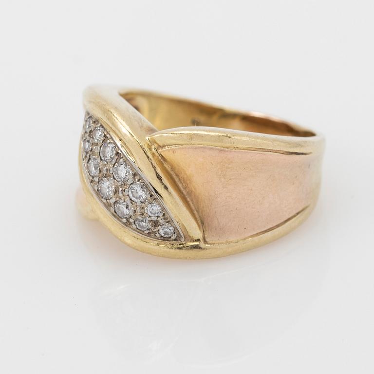 Ring, 18k gold with brilliant-cut diamonds.