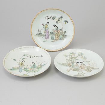 A set of four Chinese famille rose porcelain dishes, 20th century.