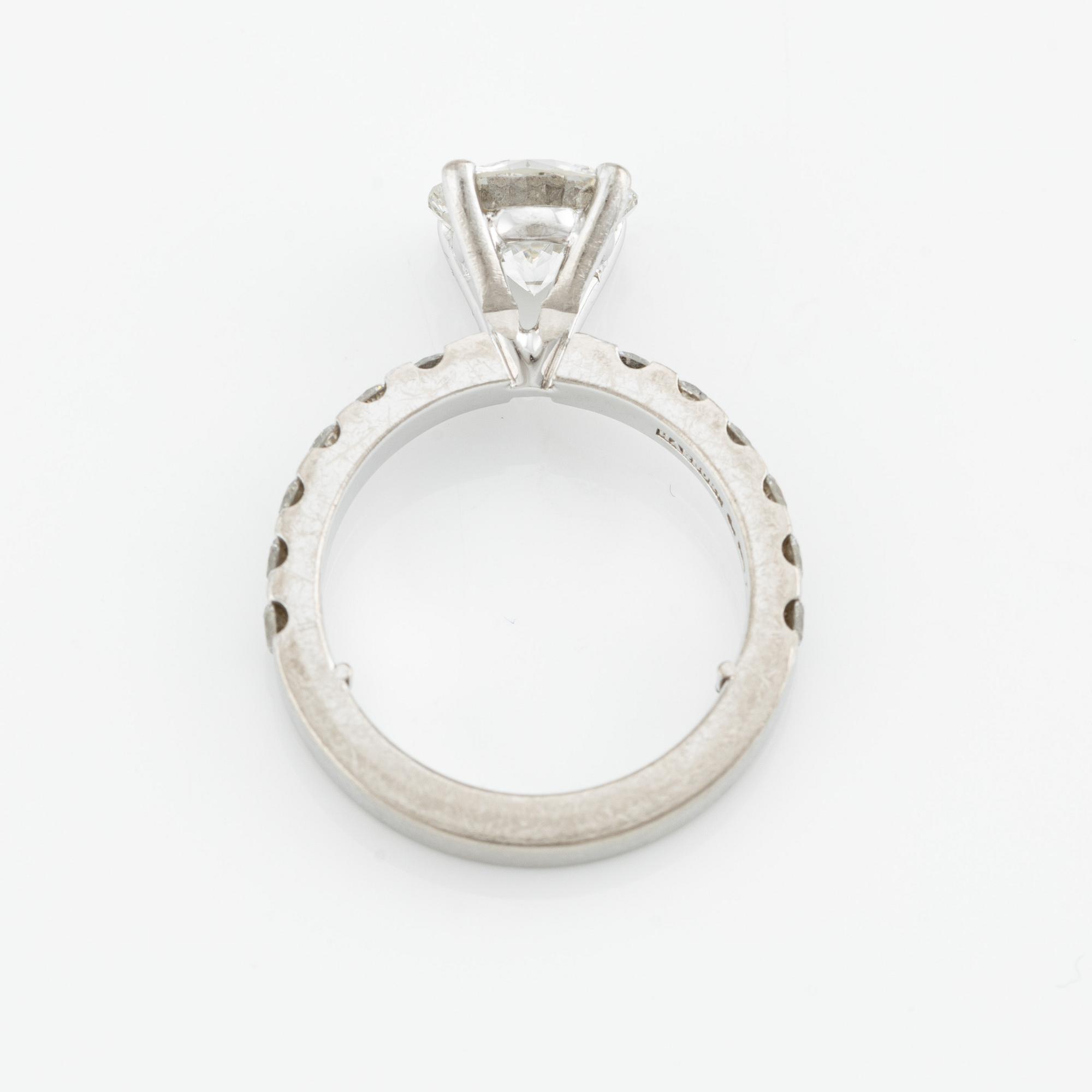 Ring in 18K white gold with a round brilliant-cut diamond approximately 1.75 cts.