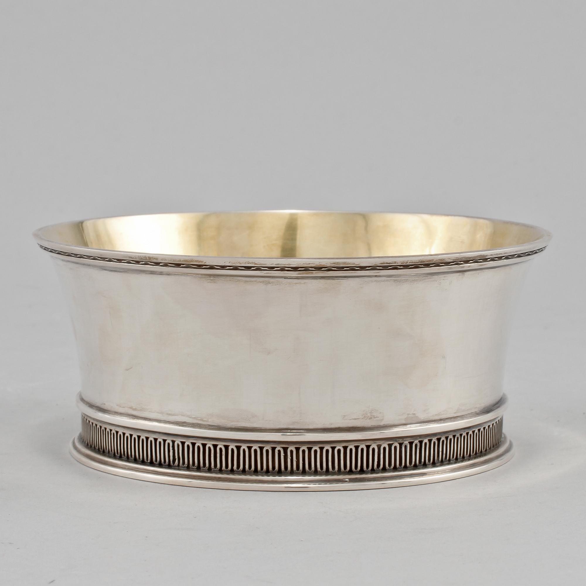 SKÅL, silver, CF Carlman, Stockholm, 1948. Vikt 380 g.