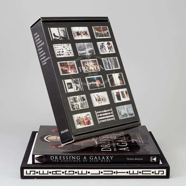 KOSTYM- / MODEBÖCKER,  3 volymer, 19/2000-tal.