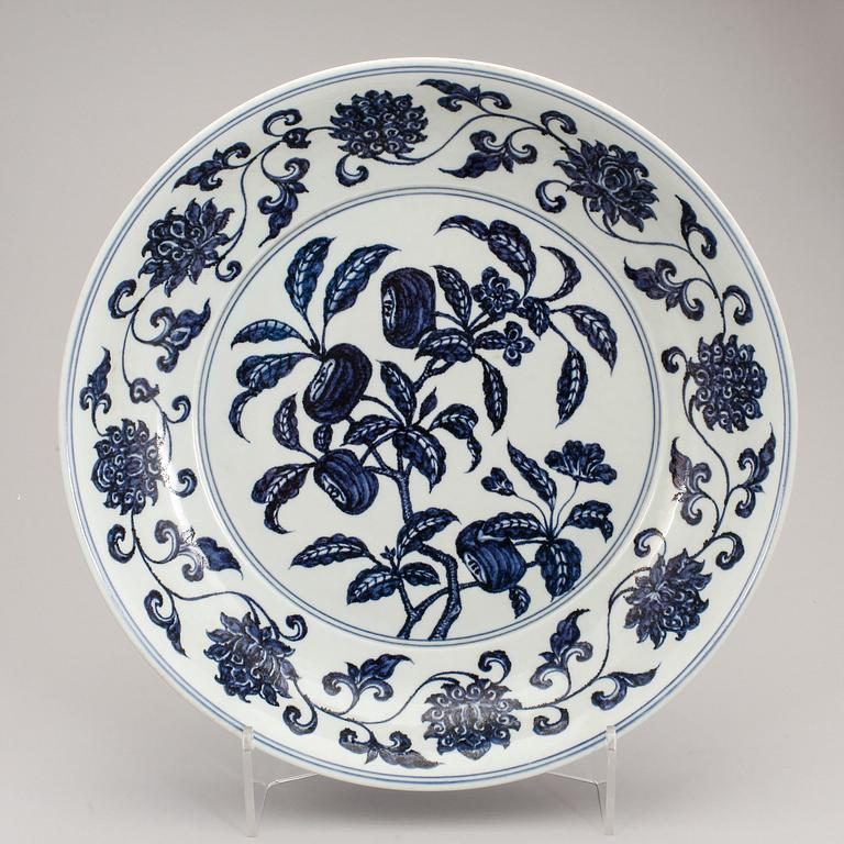 SKÅLFAT, 2 st, porslin, Kina, (1664 - 1722), Kangxi resp modern tillverkning.