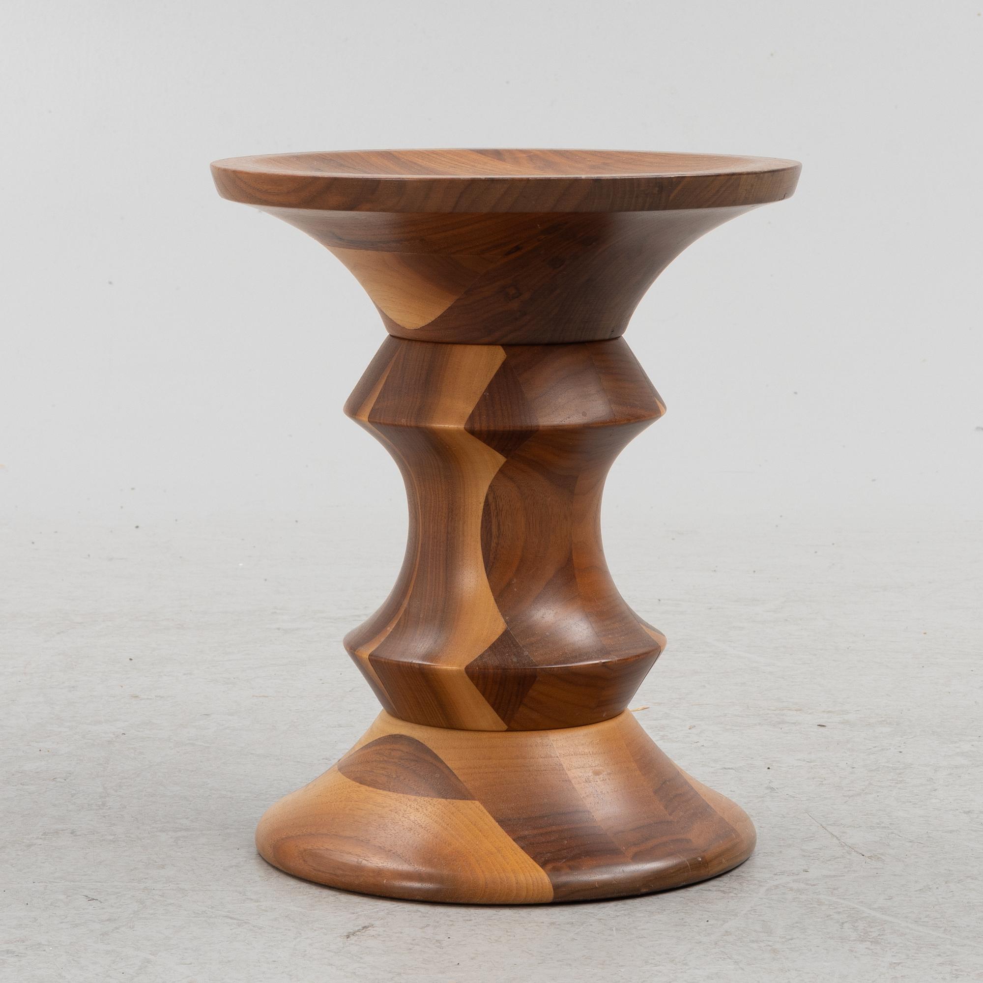 Charles & Ray Eames, pall, "Stools Model C", Vitra.