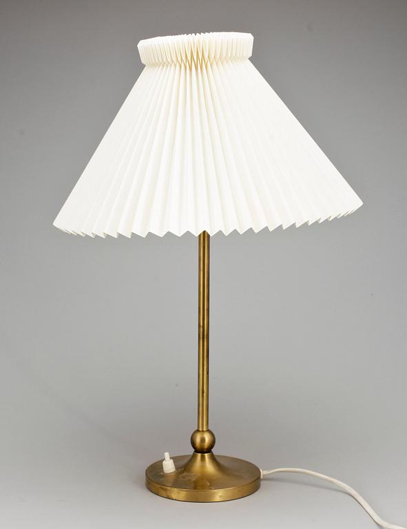 BORDSLAMPA, mässing, modell 2569, Josef Frank, Firma Svenskt Tenn, 1900-tal.