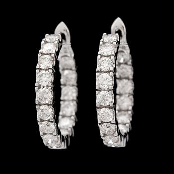 90. A pair of brilliant-cut diamond hoop earrings, total carat weight 2.22 cts.