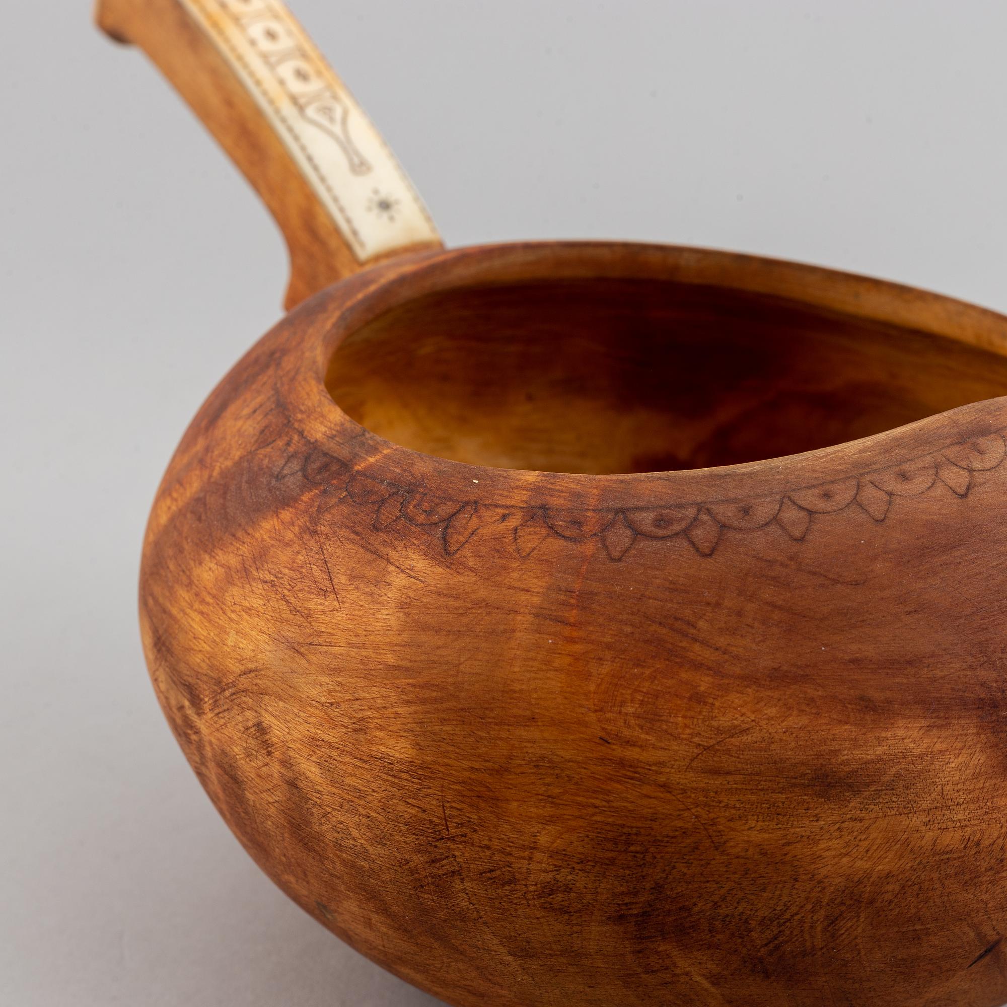 Mjölkstäva / Nápphi, samearbete, signerad FB, möjligen Fredrik Backteman.