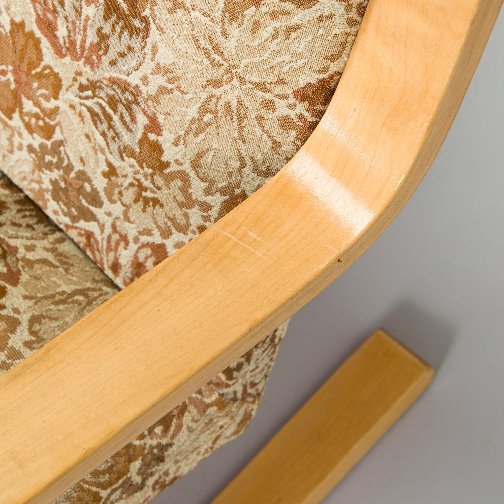 Alvar Aalto, fåtöljer ett par, modell 34 O.Y. Huonekalu- ja Rakennustyötehdas A.B. 1900-talets mitt.