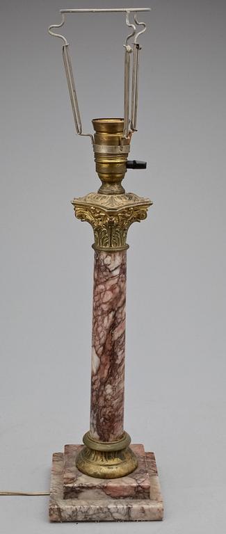 BORDSLAMPA, 1900-talets mitt.