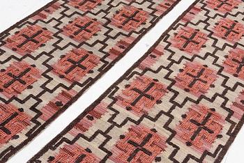 Elsa Gullberg, Attributed, a pair of draperies/curtains, flat weave with knotted relief decoration, c.263 x 67 cm.
