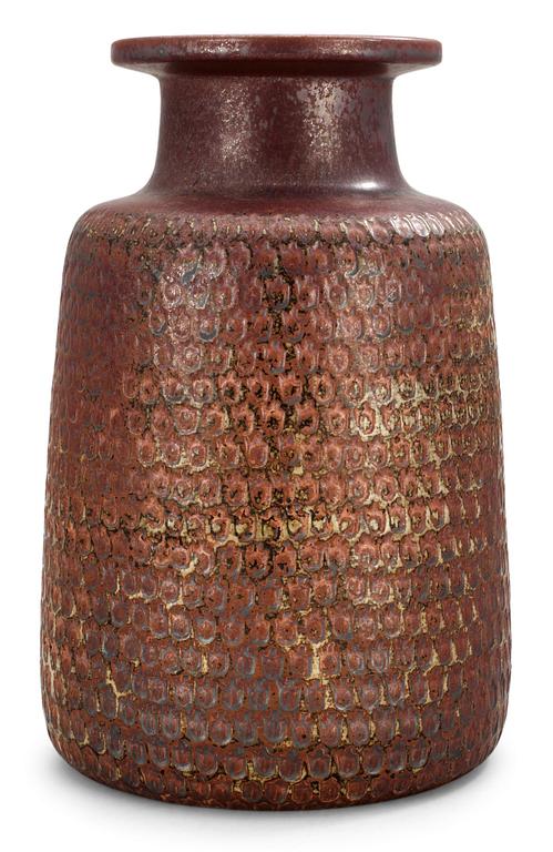 A Stig Lindberg stoneware vase by Gustavsberg studio 1967.