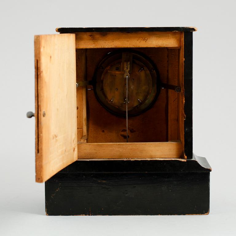 BORDSPENDYL, 1800-/1900-tal.