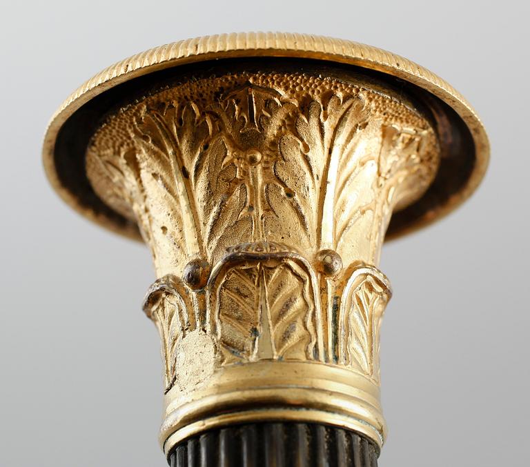 LJUSSTAKAR, 1 par, förgylld brons, empire, 1800-talets första hälft.