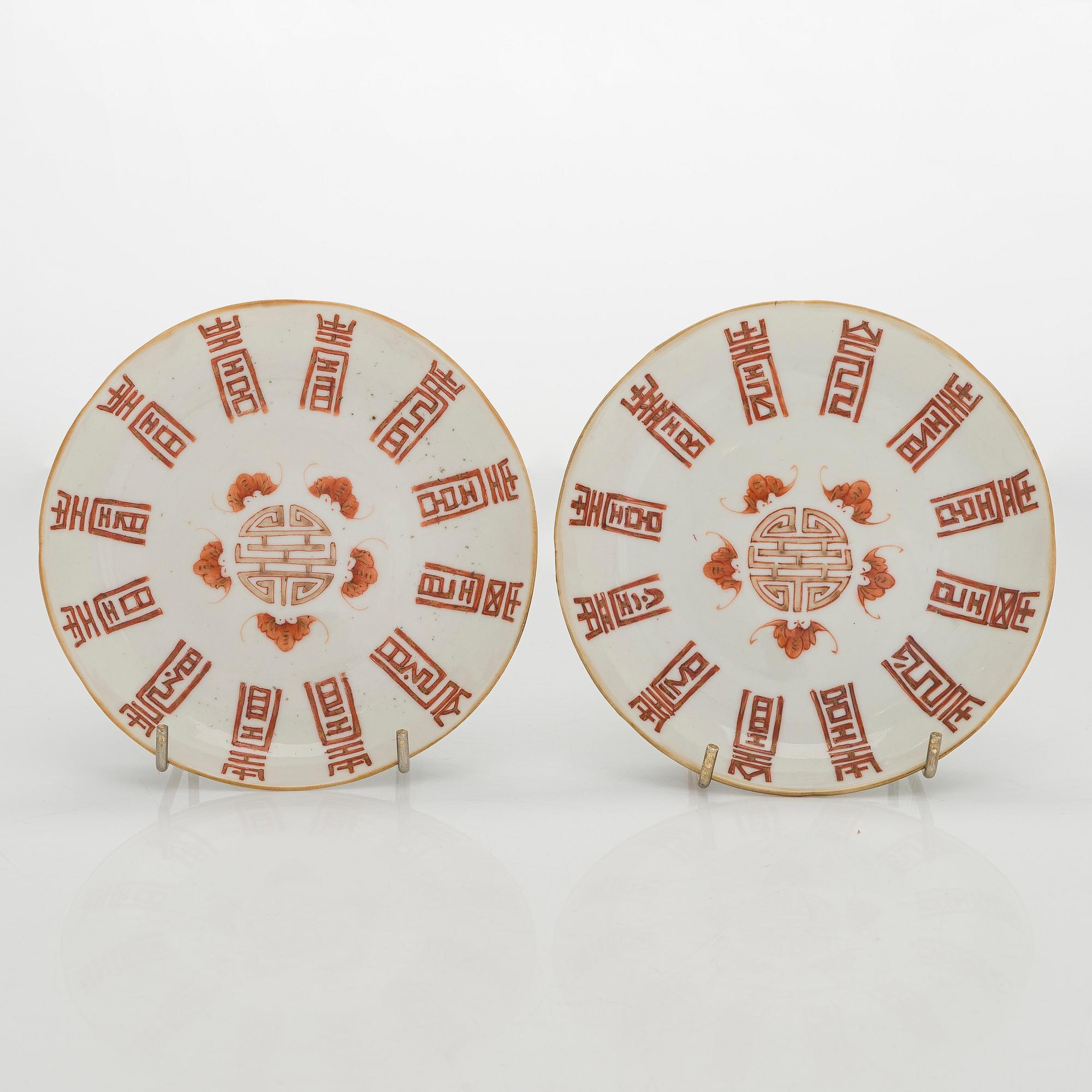 Tallrikar, 2 + 2 st, porslin, Kina, Qingdynastin, 1900-tal.