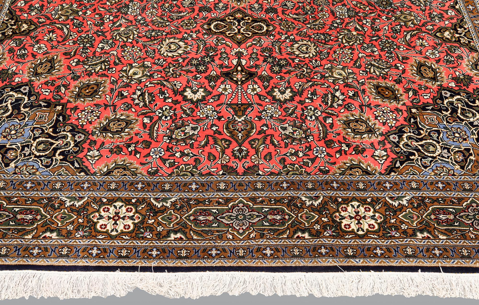 A part silk Qum carpet, ca 297 x 207 cm.