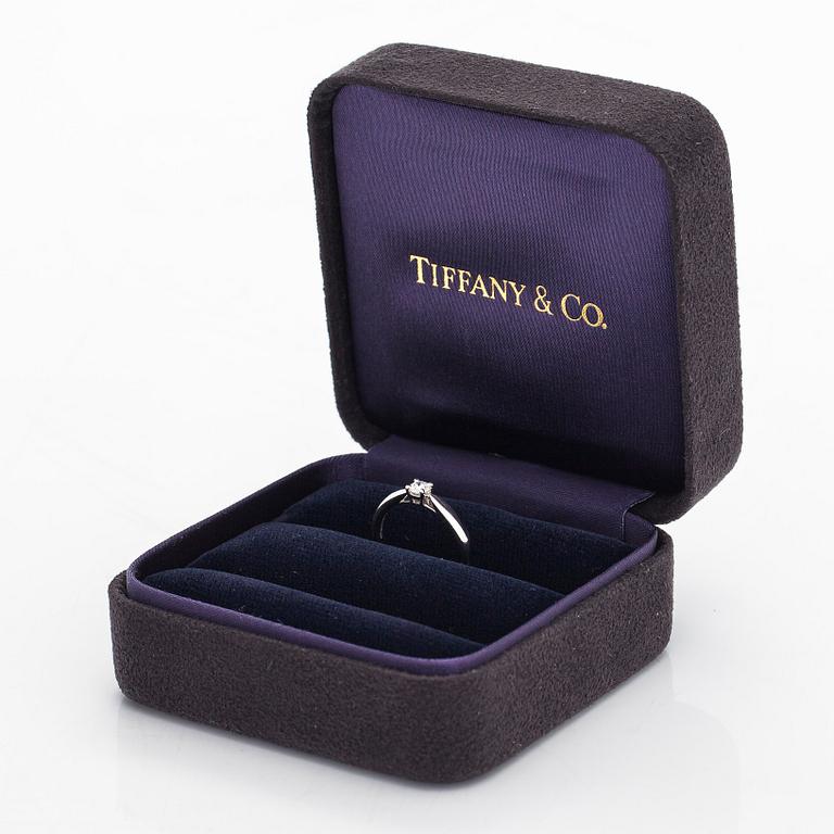 Tiffany & Co, a 'Harmony' platinum ring, with a brilliant-cut diamond approx. 0.17 ct.