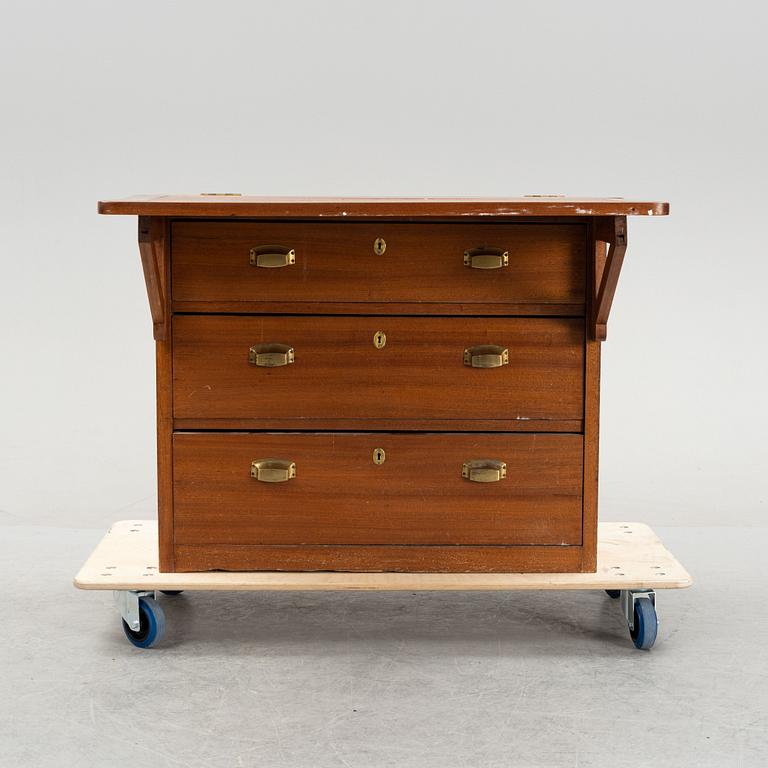 A mahogany veneered chest of drawers with tilt-top, first part of the 20th Century.