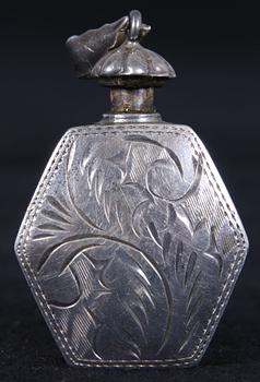 BROSCHER, 2 st samt HÄNGE, silver, bl a Wedgwood, 1900-tal.