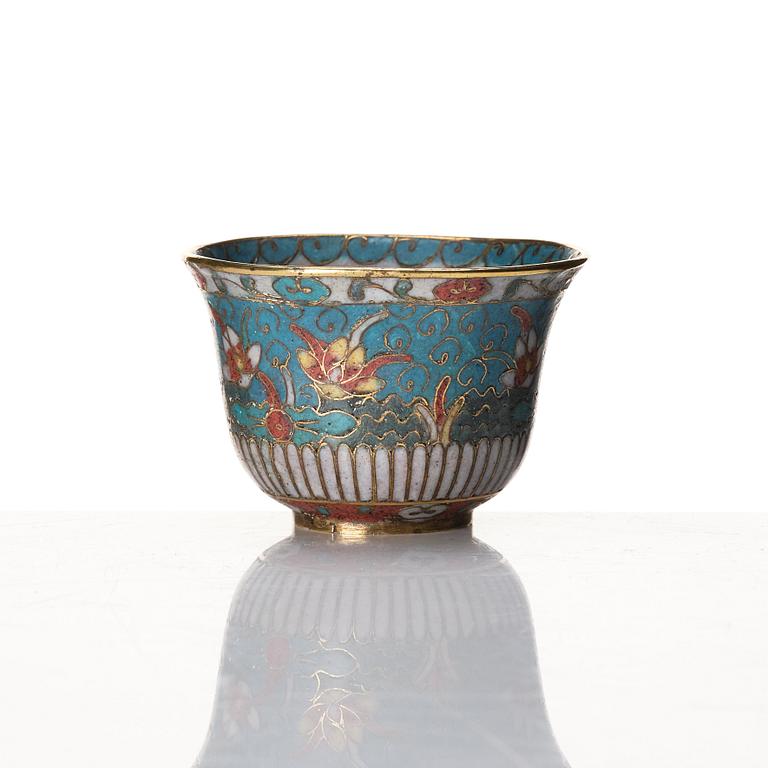 Kopp samt fat, cloisonné. Ming dynastin (1368-1644).
